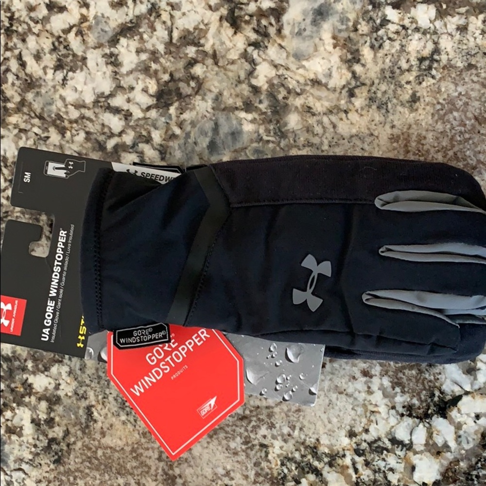 Under Armour gloves. Men’s size small.